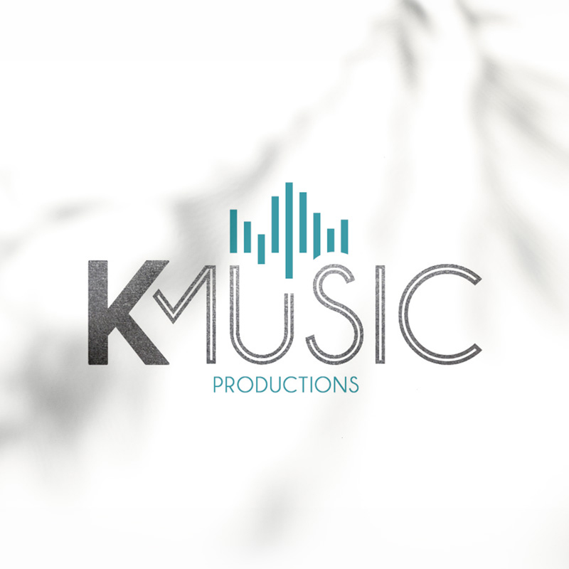 Création de logo pour KMUSIC PROD, prestation graphique de Laurette J Photographiste